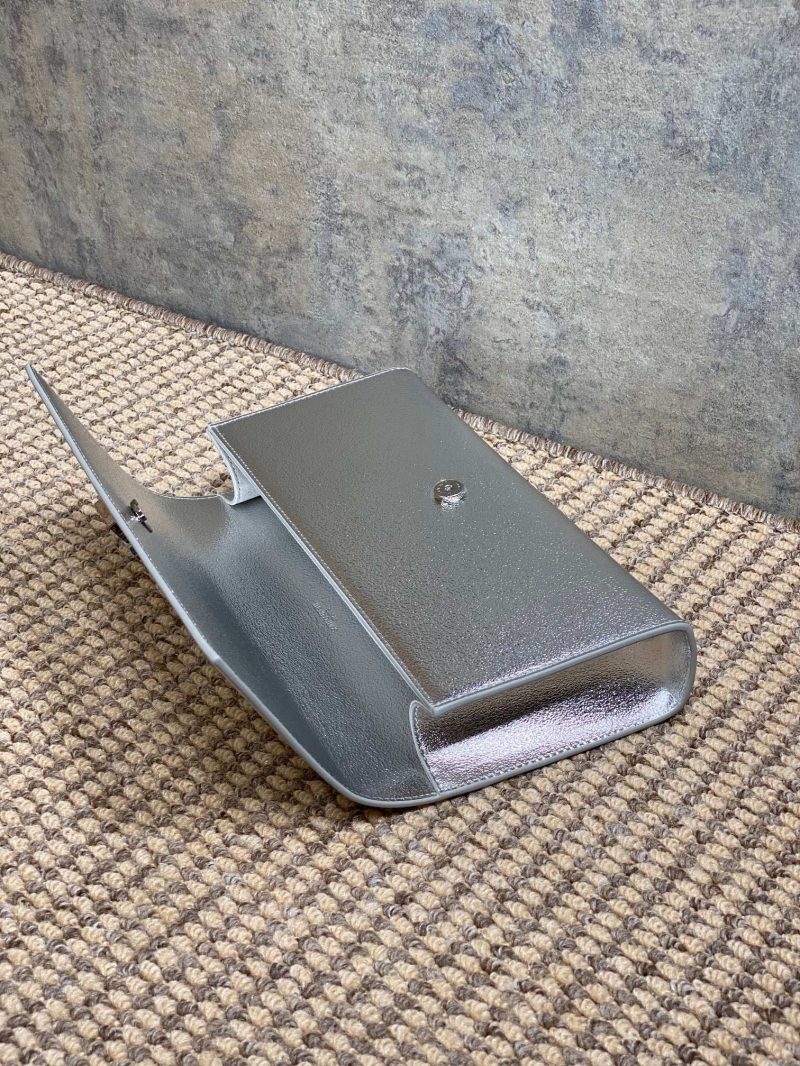 Y51 clutch bags